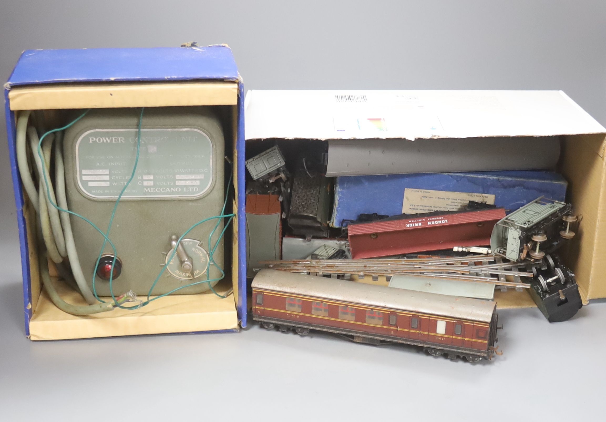 Hornby Dublo collection including Duchess of Montrose locomotive and tender